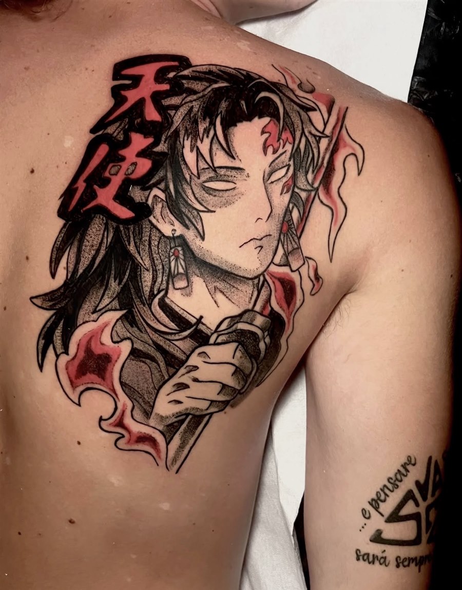 Tatuaggio in stile anime sulla schiena